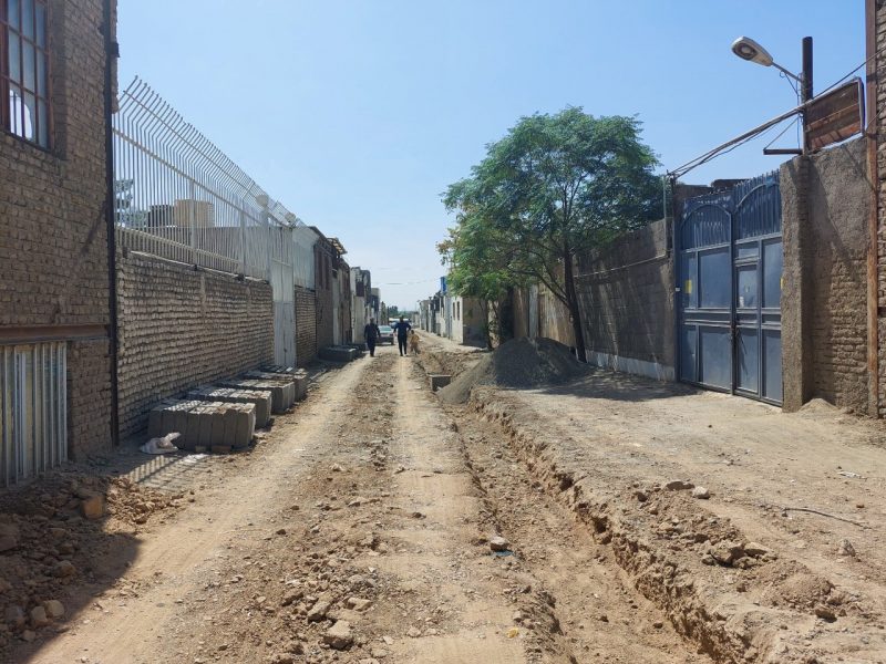 شروع پروژه زیرسازی و آسفالت خیابان امیر قدیمی روستای محمودآباد بخش خاوران