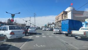 جریمه ۱۰۰ هزار تومان خودروهایی که وسط بلوار امام خمینی(ره) قیامدشت پارک می کنند