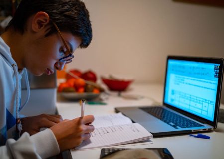 مدارس قیامدشت و روستاهای بخش خاوران شنبه و یکشنبه مجازی است