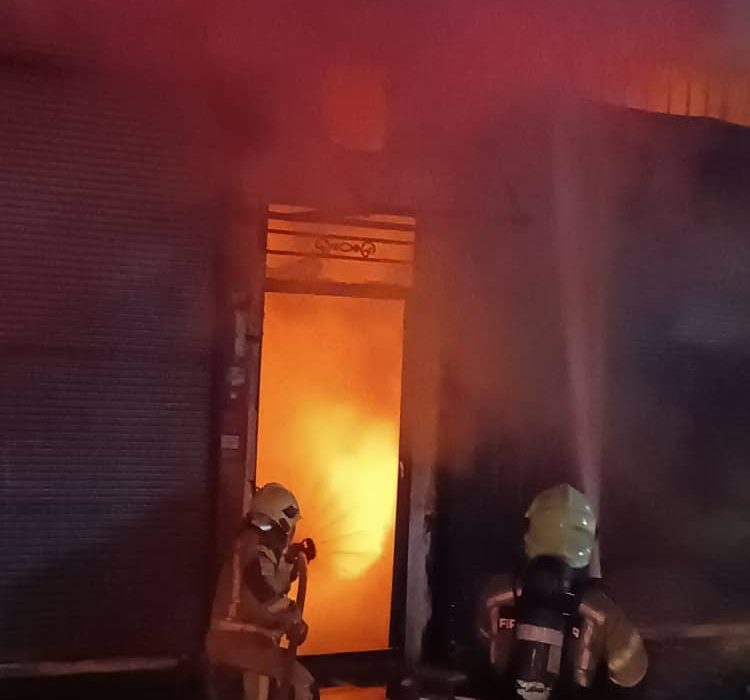 آتش سوزی در کارگاهی واقع در چهلقز بخش خاوران + فیلم