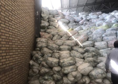 کشف محل احتکار نزدیک به ۲۰ کانتینر پوشاک بچه در بخش خاوران