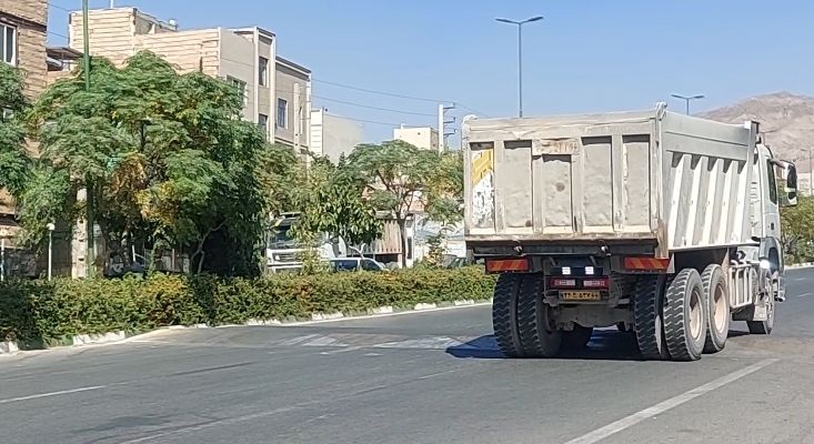 دهیار چهلقز: کامیونهای معادن کوههای چهلقز زیرساختهای روستا را تخریب کردهاند و هیچ خدماتی ارائه نمیدهند