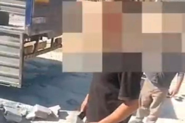 دستگیری عوامل اخلال در تردد خودروهای باری در جاده خاوران